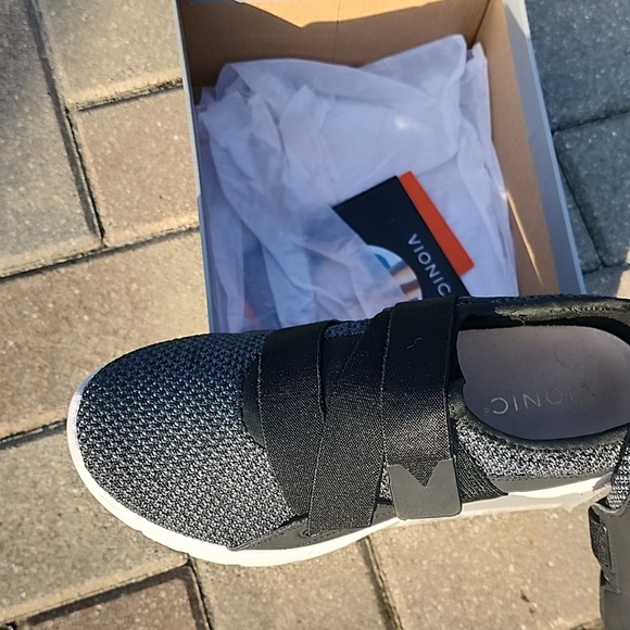 Vionic Aimmy Black Sneakers - Picture 2 of 3